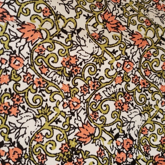 LulaRoe Perfect T - Picture 2 of 5